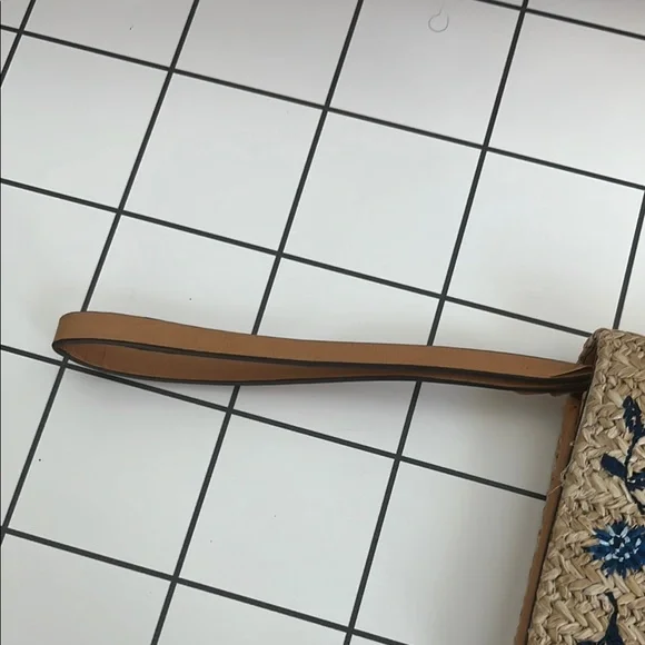 VERA BRADLEY Wicker Clutch with Blue Seahorse Embroidery - Picture 2 of 9